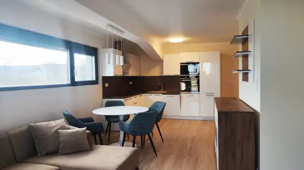 Kiadó újszerű téglalakás, Budapest, III. kerület 3 szoba 79 m² 530 E Ft/hó
